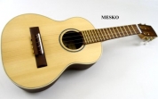 Cavaquinho Mesko, Cubierta de Pino, Caja de Nogal o Cedro, Construido con Maderas Macizas (PRODUCTO AGOTADO)