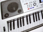 Teclado Bontempi  NU - 002 - 5 Octavas 61 Teclas  - 300 Tonos - 300 Ritmos -  2 Parlantes con 2 Tweeter  