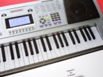 Teclado Bontempi  NU - 002 - 5 Octavas 61 Teclas  - 300 Tonos - 300 Ritmos -  2 Parlantes con 2 Tweeter  