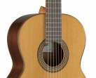 Alhambra  3 C, Guitarra  Española, Clasica Cuerdas Nylon,  TAPA: Cedro Macizo, AROS Y FONDO: Sapelli,  MANGO: Samanguila, DIAPASÓN: Palosanto, CLAVIJEROS: Niquelados, Incluye Funda  (PRODUCTO AGOTADO)