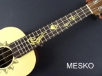 Mercury  MUK 04 Ukelele  Contra Alto con Equalizador, usa Bateria  9v. Incluye Funda, Colgador, Afinador, Un Juego Cuerdas Aquila  # 19