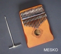 Kalimba 17 Notas Modelo. CA-17T Madera de Caoba Solida Yncluye Funda, Martillo, Método, Paño y Dedales 