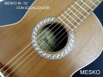 Mesko M - 06, Medio Concierto 3/4 Guitarra Cuerdas Nylon, Largo 97 Centímetros, Tapa  Sapelly  Caja de Sapelly, Puente y Diapasón de Caoba, Maderas Laminadas, Electroacústica con Equalizador 4 Bandas