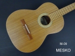 Mesko M-09, Guitarra Mod.Concierto Cuerdas Nylon, Largo 1 Metro, Construida con Maderas Laminadas,Tapa de Sapelly, Caja de Sapelly, Puente y Diapasón de Nogal o Caoba Teminación Satinado  ( 1 )