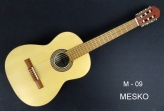 Mesko, Guitarra M-09 Concierto Cuerdas Nylon, Construida con Maderas Laminadas,Tapa Pino Abeto, Caja de  Sapelly, Puente y Diapasón de Nogal o Caoba, Electroacústica con Equalizador Fishman de 4  Bandas Mas Afinador # 13