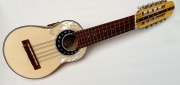 Pedro Quispe T. Charango Linea Profesional  con Equalizador Fishman Presys con Afinador  Incuye Funda # 109