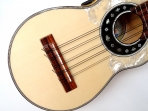 Pedro Quispe T. Charango Linea Profesional  con Equalizador Fishman Presys con Afinador  Incuye Funda # 109