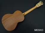 Memphfis  UKE - 26  Ukelele  Contra Alto  tapa de Pino Abeto, Caja de Sapelly Brazo de Cedro con Equalizador Activo 3 Bandas con Afinador  #  17