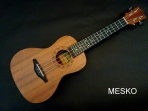 Memphfis UKE - 23 Ukelele Soprano tapa de Sapelly Caja de Sapelly Brazo de Cedro con Eq Joyo con Afinador # 15