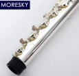 Flauta Traversa Moresky  MFL - 612 Plateada 16 Llaves Abiertas, Incluye Estuche, Paño y Barilla de Limpieza