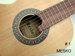 Requinto Mesko, Cubierta Pino Abeto, Cuerpo de Sapelly, Puente de Caoba, Diapasón de Palo Roza , Clavijero Plateado Holandés de Alta Precisión, Construido con Maderas  Laminadas  # 1