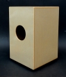 Cajón Peruano Flamenco Reglable GCR - Estructura en terciado de pino 12 mm pulido Tapa en terciado 3 mm. Pulido Barnizado al Natural brillante